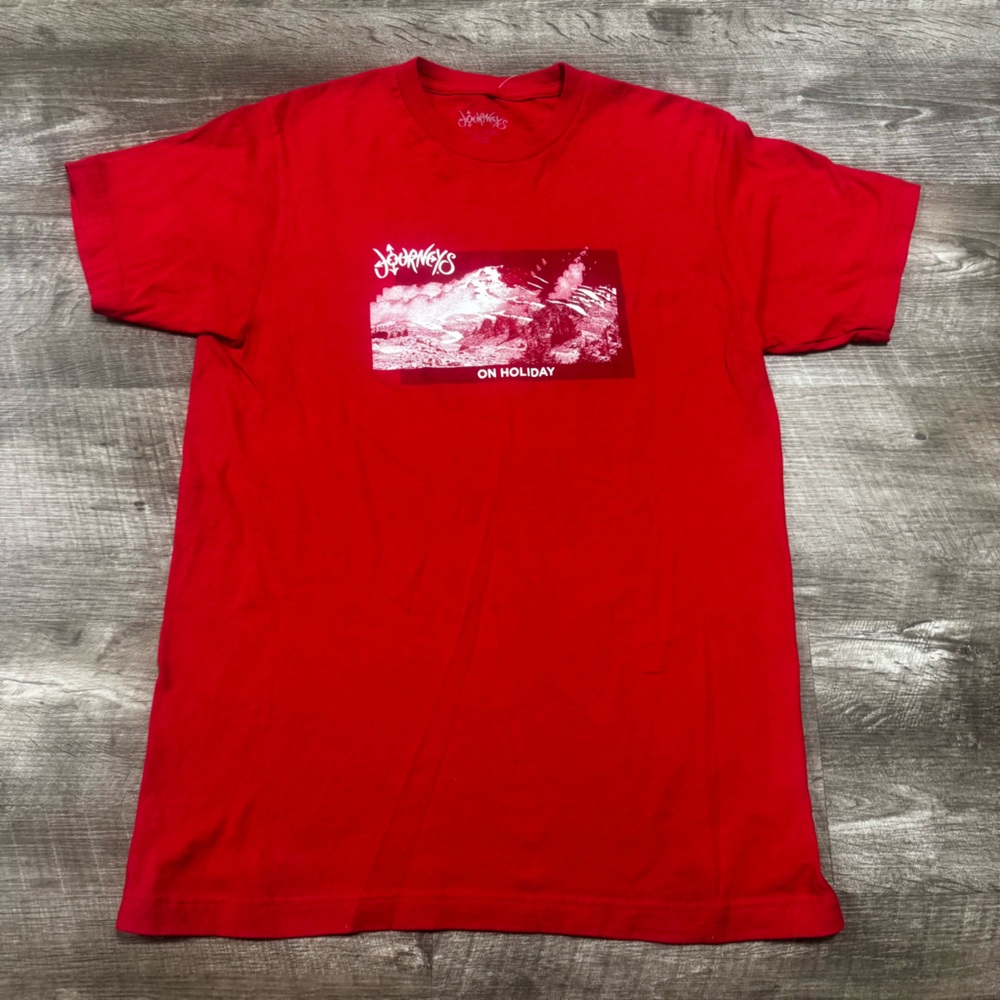Journeys On Holiday T-Shirt Size Medium